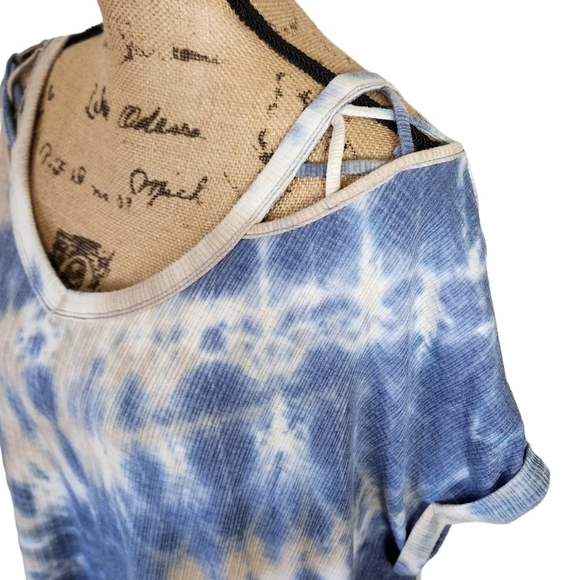 3/$15 Absolutely Famous Tie Die Top - 2X - Picture 3 of 9